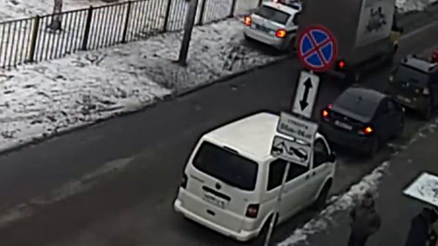 Дети бегают через дорогу в Петрозаводске смотреть онлайн