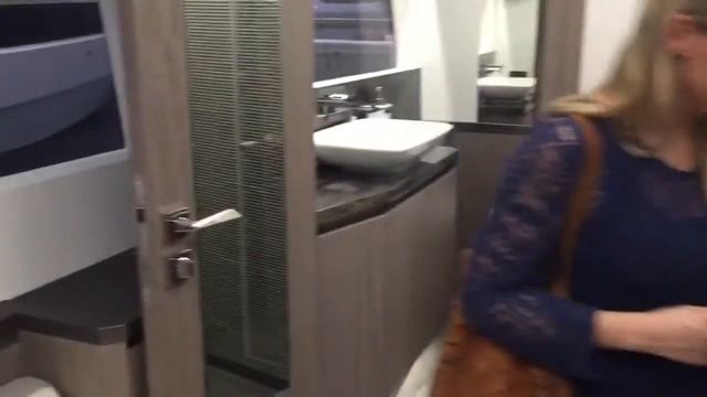 Гуляю по яхте Galeon 65 на выставке Düsseldorf boat show 2018 смотреть онлайн