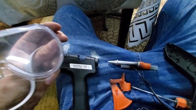 Клей-пистолет ВЗОРВАЛСЯ мне в лицо! Рассказ после происшествия. смотреть онлайн