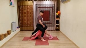 Йога с партнёром для начинающих. Простая парная йога