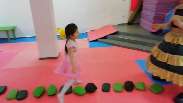 Русалка Ариэль и пчела Майя в детском саду смотреть онлайн
