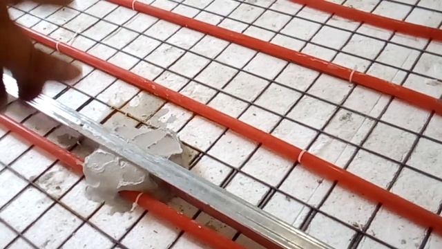 Строим дом-теплый пол-установка маяков на арматуру смотреть онлайн