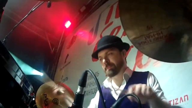 John, мать его, Lemon!