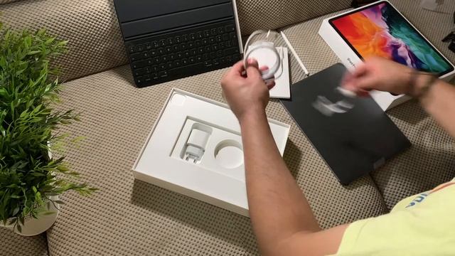 MAIOR UNBOXING de PORTUGAL: Ipad Pro 2020 12,9" + Apple Pencil 2 + Keyboard Folio (parte 1) смотреть онлайн