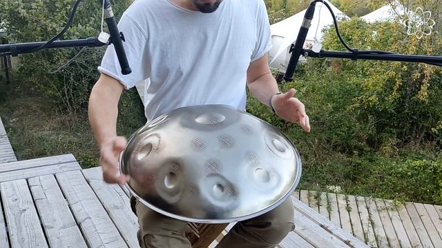 Андрей Танзю и Атом Хэндпан / Andrey Tanzu playing Atom Handpan смотреть онлайн
