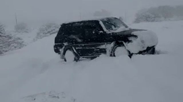 джип в снегу смотреть онлайн