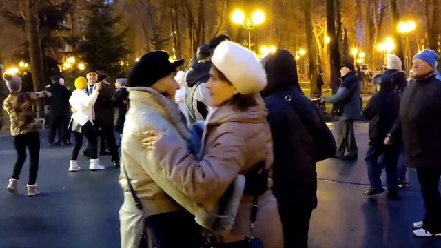 ТЕБЕ ОДНОЙ!???/ТАНЦЫ В ПАРКЕ ГОРЬКОГО ХАРЬКОВ ДЕКАБРЬ 2021 смотреть онлайн