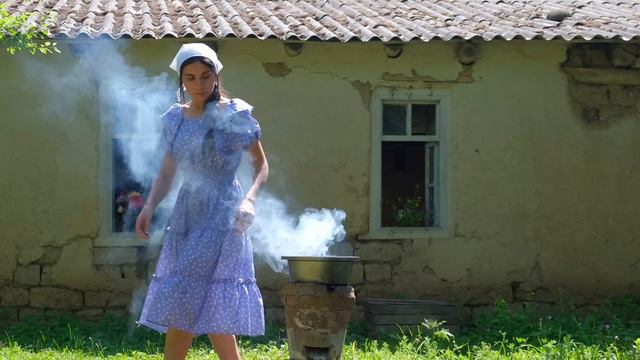Bitki Çayı üçün Çiçəklərin Toplanması və Parça Bozbaş bişirmək! смотреть онлайн