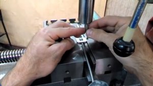 Уроки фрезерования или как сверлить отверстия без заусенцев