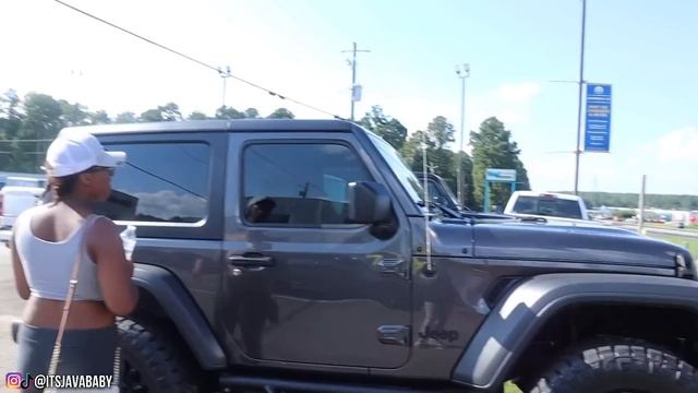 vlog: BUYING MY DREAM CAR AT 21 !!? *come car shopping with me* смотреть онлайн