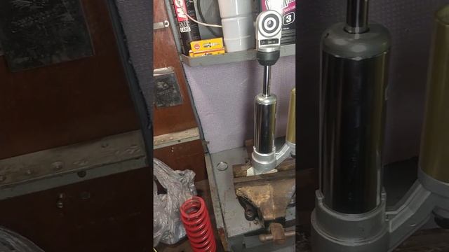 о ремонте задних аммортизаторов Showa с Honda Cb1300 Sc40