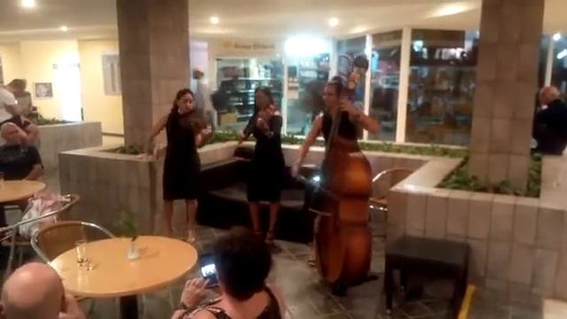 Вот так проходят вечера на Кубе. Живая музыка. Arenas Blancas Varadero Cuba