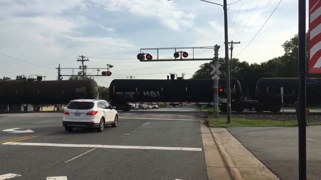 Ns tank train Lowell NC CSX leading northbound смотреть онлайн