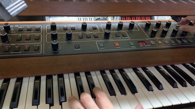 Prophet-5 Rev3 Punchy Envelope Sound смотреть онлайн
