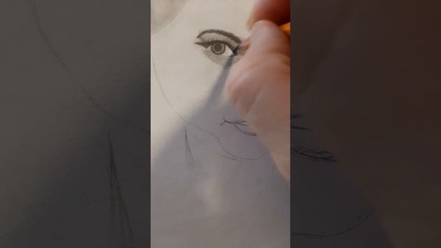 Как нарисовать глаза девушки