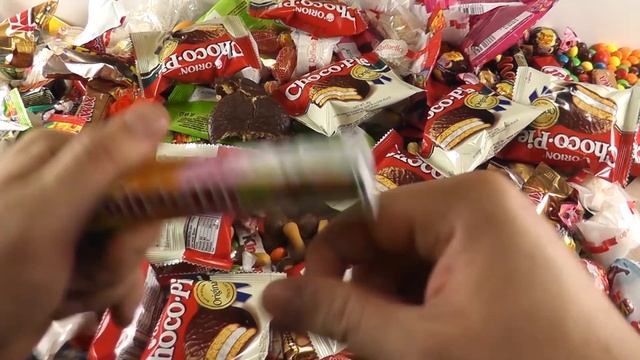А lot of candy ? Много сладостей и конфет ? смотреть онлайн