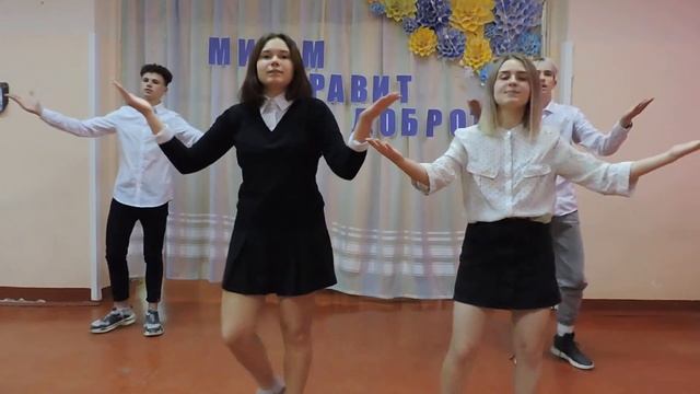 Жестовая песня «Ничего не жалей для людей» Исполняет ансамбль «Поющие руки» смотреть онлайн