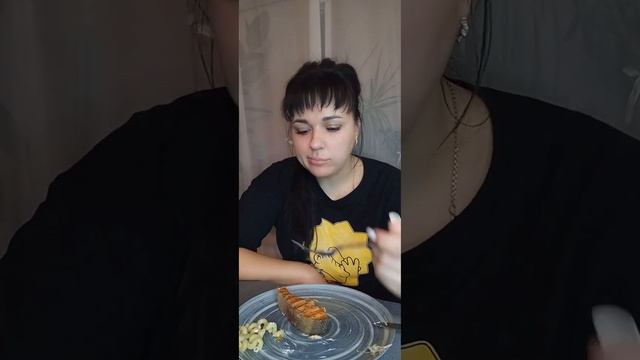 МУКБАНГ ? ФОРЕЛЬ, БУТЕРБРОДЫ СО ШПРОТАМИ #вкусно #мукбанг #готовимсами #едаялюблютебя #едимдома