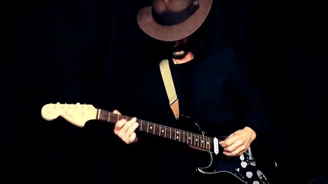 CS Fender Stratocaster 2005. смотреть онлайн