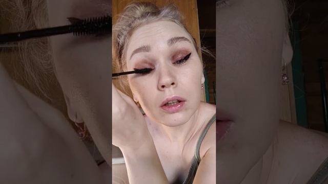 Обзор на водостойкую  тушь Collagen Waterproof Mascara