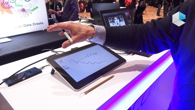 Wacom One portable pen display works with Android smartphones смотреть онлайн