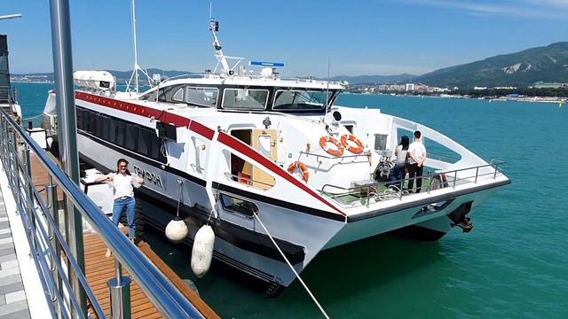 21 мая Возобновили скоростное пассажирское морское сообщение между Сочи Геденджиком и Новороссийско смотреть онлайн