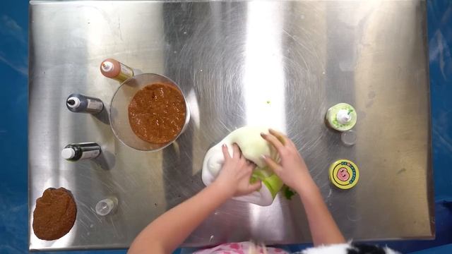 TINY Slime VS GIANT Slime! смотреть онлайн