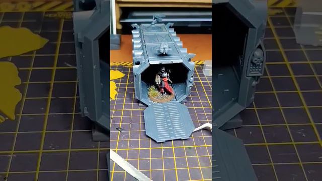 Warhammer 40K Armoured Container with Functional Door смотреть онлайн