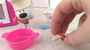 Братик ТУЧКИ Сварил СУПЧИК ?! Маленький ПОВАР ?? МИ-МИ-МИШКИ? Мультики с игрушками для детей