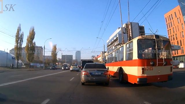 Ты должен был бороться со злом, а не примкнуть к нему! смотреть онлайн