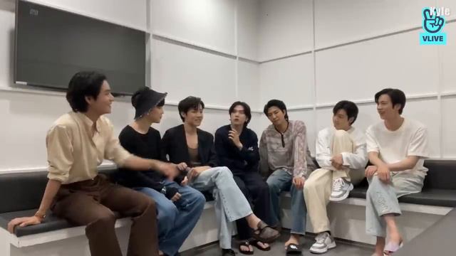 Трансляция VLive BTS после камбэка «Yet To Come»