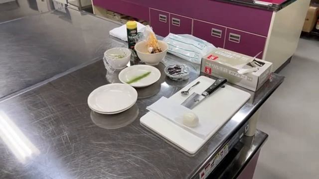 Настольный аппарат для автоматической чистки куриных яиц, сваренных вкрутую и ВСМЯТКУ смотреть онлайн