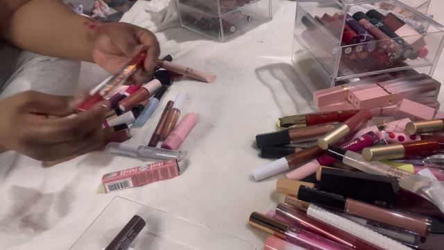 A Huge Declutter Series - Lips Pt.2 смотреть онлайн
