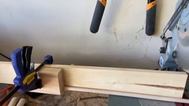 How to Cut Wood Pieces Same Length // Repeating Cuts on the Miter Saw смотреть онлайн