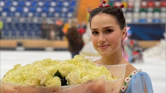 Роскошная Алина! Очаровательная Загитова с цветами после шоу Спящая красавица смотреть онлайн