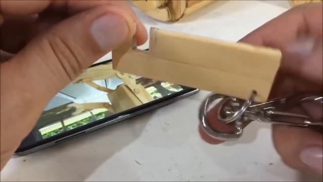 Melhor Suporte De Celular Do Mundo Feito De Palitos De Picolé Com Chaveiro (crafts)
