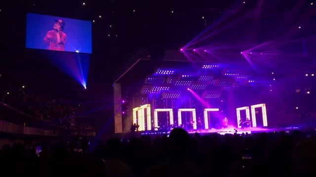Versace on the Floor - Bruno Mars at the Forum 11/11/2017 смотреть онлайн