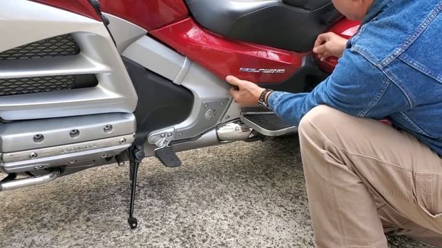 How To Access The Battery Honda GoldWing Gold Wing GL1800 Touring Motorcycle Japanese