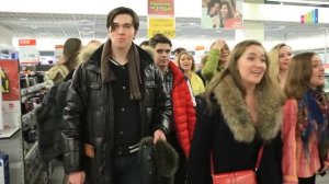 Флешмоб в магазине М-видео