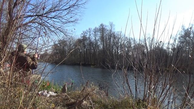 Закрываем летний сезон ловли на поплавок, рыбалка в мороз, плотва клюет смотреть онлайн