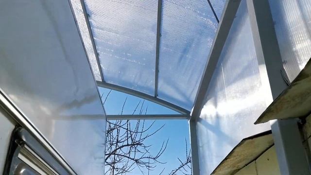Металлический навес, пристроенный к гаражу: Ш=3.8м , Д=6м , В=более 3м.  Верх поликарбонат  10мм.