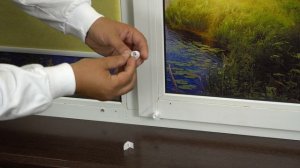 Держатель универсальный направляющей лески на глухую и открывную створку.