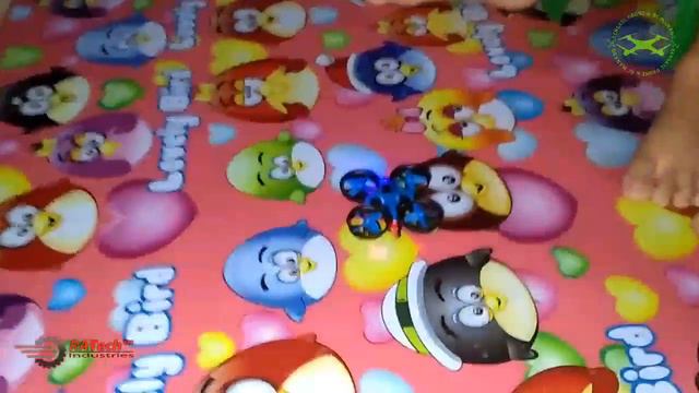 JJRC H36 - My Wife try to flying mini Drone JJRC H36 смотреть онлайн