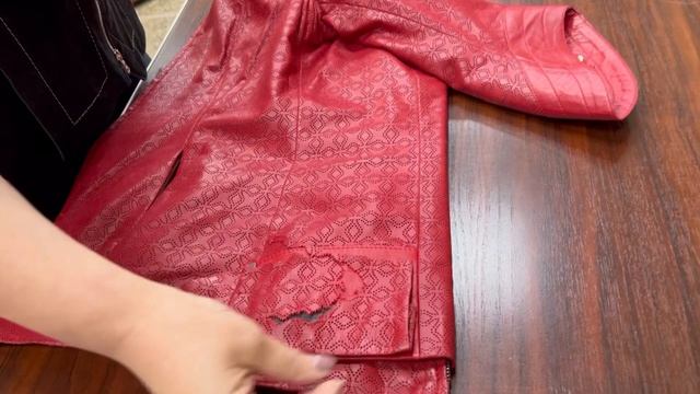 Ремонт куртки из натуральной перфорированной кожи. смотреть онлайн