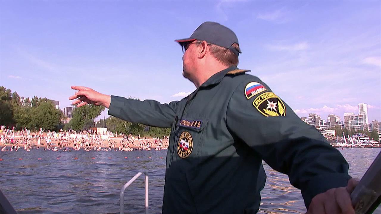 Сотрудники МЧС предупреждают об опасности купания в непроверенных местах смотреть онлайн