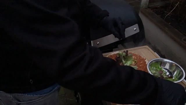 Turkse Pizza op de Weber Pulse 2000 смотреть онлайн