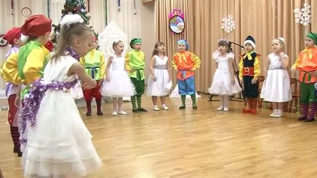 В детском саду "Золотой ключик" прошел новогодний утренник. смотреть онлайн