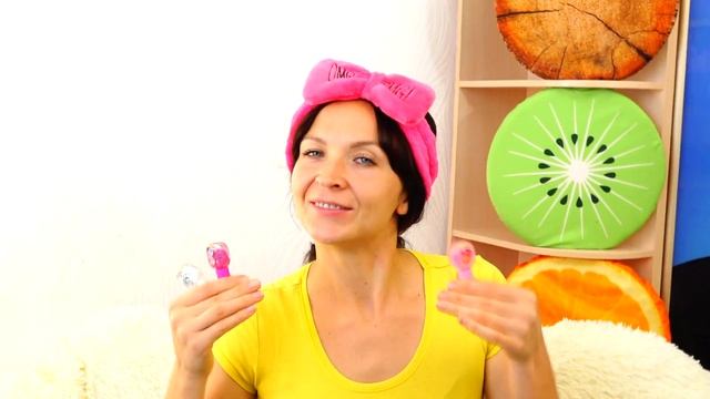 Надя и лак для ногтей Frozen - Песенка про цвета Finger Family от Нади и Мамы смотреть онлайн