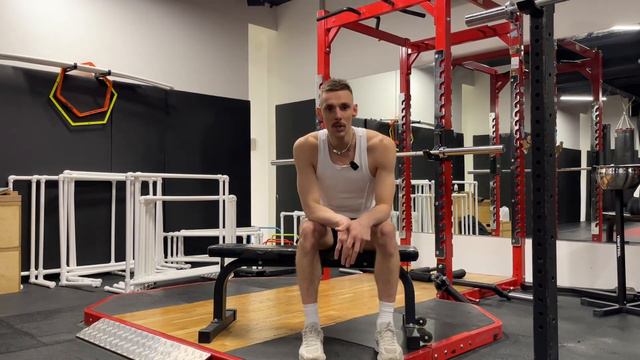 Специальная физическая подготовка и имитация спортивных движений в тренажёрном зале. смотреть онлайн