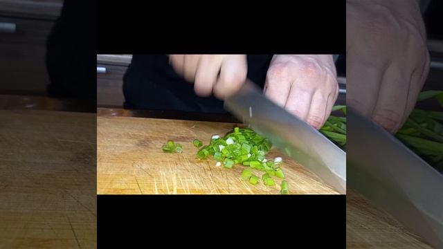 Еда для мужиков, съел и наелся.